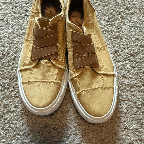 Blowfish Mustard Canvas Sneakers with Elastic Straps - Picture 3 of 6